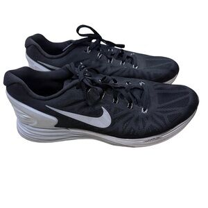 Nike Women’s Black and White Athletic Shoes